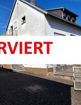 Interessantes Einfamilienhaus mit Hofeinfahrt und pflegeleichtem Grundstück in Ortslage von Bausendorf // für Handwerker besonders geeignet - Bausendorf