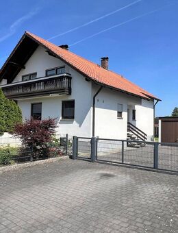 RESERVIERT! Gepflegtes Einfamilienhaus, Souterrain wohnraumartig ausgebaut, Dachgeschoss zum Ausbau vorbereitet, zentral gelegen! - Berngau