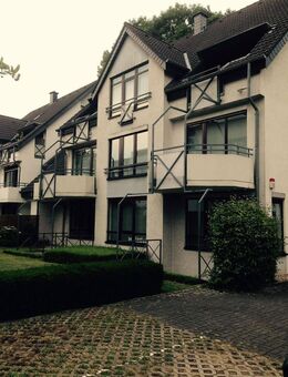 Individuelles Wohnen in Bockum: Klimatisierte Maisonette-Wohnung mit Balkon und Stellplatz sucht nette Mieter! - Krefeld