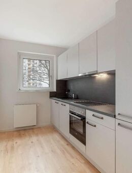 Elegante 2-Zimmer-Wohnung - saniert, mit EBK und Balkon - Berlin
