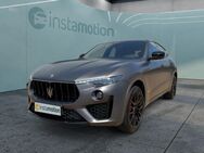 Maserati Levante, GranSport SQ4 21 430PS Fuoriserie Nerissimo, Jahr 2021 - München