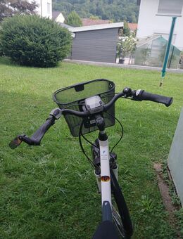 E-Bike Bosch DA wenig gebaucht, 28 7G. weiss-petrol mt.Ersatzakku - Miltenberg Zentrum