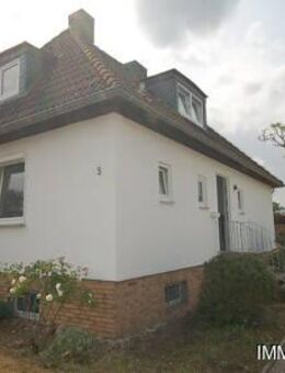 Schön geschnittenes EFH, Wfl. ca. 130qm, auf Erbpachtgrundstück mit einer Größe von 800qm - Garbsen
