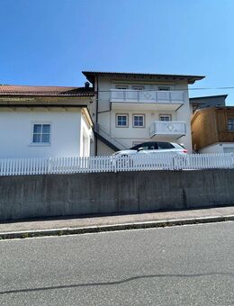 Ein Anwesen mit Charme - Eigenheim und Kapitalanalage vereint - Runding