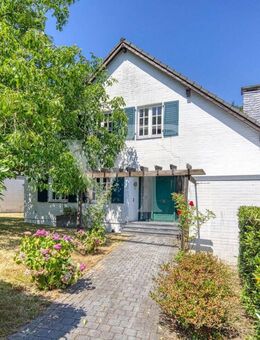 Seltene Gelegenheit: Familienfreundliches Haus mit Pool in Top-Lage von Aachen-Laurensberg - Aachen