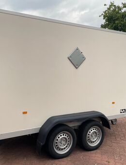 Tandem Kofferanhänger mit Laderampe in super Zustand zu verkaufen - Neustadt (Holstein)