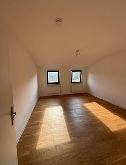 Zentral gelegene 2,5 Zimmerwohnung im sanierten Altbau. Ab sofort frei zur Miete - Wiesbaden