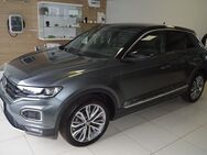 VW T-Roc, 1.5 TSI Sport Beats Audio, Jahr 2021 - Frankfurt (Main)