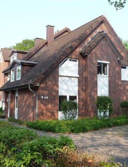 Hude-Süd: Renovierte 3-Zimmer-Maisonettewohnung mit Balkon und Carport - Hude (Oldb)