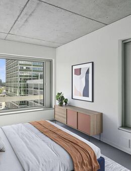 Steel & Style - Dein edgy 3-Zimmer im markanten Straight Tower - Berlin