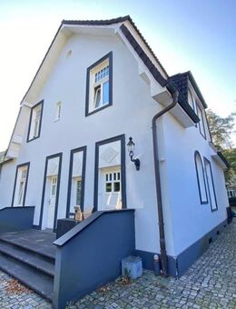 WUNDERSCHÖNE STILVOLLE VILLA MIT VIEL PLATZ IM ZENTRUM - Ahrensburg