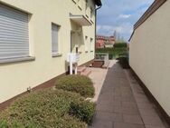 Ruhige 2-Zimmer Wohnung im EG mit Terrasse, Garten und Garage - Fürth