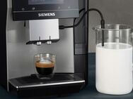 SIEMENS Kaffeevollautomat EQ700 classic TP715D47, Cold Brew, intuitives 5" TFT-Display, App, iaromaSelect, 10 Favoriten, autom. Dampfreinigung,silber metallic