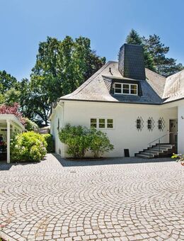 Herrschaftliche Villa im klassischen Stil - Wohnen im idyllischen Wellingsbüttel - Hamburg