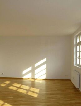 Charmante Kapitalanlage! - Exklusiv sanierte 2-Raumwohnung mit Balkon und TG-Stellplatz - Leipzig