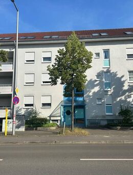 Charmante 3-Zimmer-Dachgeschosswohnung in einem sehr gepflegten Mehrfamilienhaus. - Mannheim