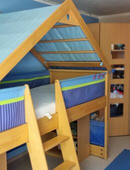 Jugendzimmer Kinderzimmer Hochbett von Haba und Eckschrank Regale von Rudolf - Landshut