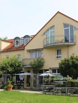 *BEZUGSFREI* attraktive 3-Zi-Wohnung mit großer Dachterrasse in ruhiger und naturnaher Lage - München