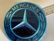 Mercedes Benz Emblem … Denke ist ein Originales … nicht magnetisch vermutlich Aluminium … hier muss man mindestens 10 Zeichen setzen, so ein Quatsch - Friedrichshafen