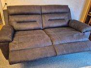 2 Sitzer Couch und Sessel mit Relaxfunktionem - Biblis