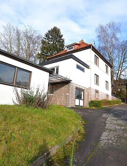 Alles in einem: Einfamilienhaus mit Garage und Halle - Nebengebäude - Halle mit Büro und Garage! - Eschershausen