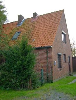 Einfamilienhaus mit Modernisierungsbedarf am Ende einer Stichstraße in Wesselburen - Wesselburen