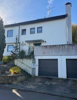 Attraktive Kaufgelegenheit! Großzüg. u. komfort. Einfam.-Haus mit 5,36 Ar Grdst., Einliegerwohn. u. Doppelgarage in reizv. Ortsrandlage! - Frickenhausen