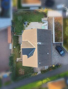 Einfamilienhaus mit Einliegerwohnung, Garten und Garage in Pforzheim-Sonnenhof - Pforzheim