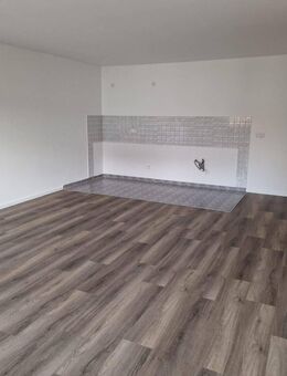 Frisch sanierte 2-Raum-Wohnung mit Balkon - Borna