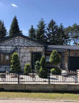 Winkelbungalow gehoben und modernisiert, mit Pool direkt an der Briese. - Birkenwerder