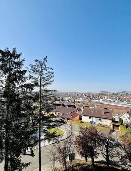 Hier dürfen Sie einziehen: 3,5-Zimmer auf rund 90 m², Westbalkon und Garage - Oberstenfeld