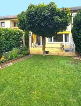 TOP TIPP! ATTRAKTIVES EINFAMILIENHAUS (REIHE, 6,40 breit!) MIT GARTEN UND GARAGE! - Maxdorf
