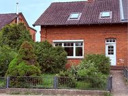 Schmuckstück im Dornröschenschlaf - sanierungsbedürftiges Reihenendhaus mit viel Charme - Geesthacht