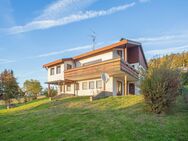 TOP AUSSICHTSLAGE: SCHICKER BUNGALOW MIT EINLIEGERWOHNUNG & GARAGE - Bad Griesbach (Rottal)