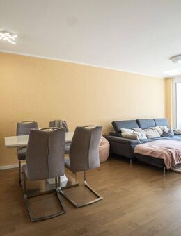 Hochwertige Stadtwohnung mit Loggia, Aufzug & Tiefgarage - Stuttgart