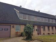 Voll vermietetes Mehrfamilienhaus mit 6 Wohneinheiten, Ausbaureserve & Hallen in ansprechender Lage - Taarstedt