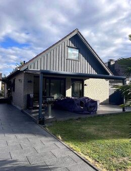 Großzügiges Einfamilienhaus mit Einliegerwohnung - Gartenparadies und Swimmingpool - Meckenheim