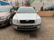 SKODA OCTAVIA 1,6 AUS 2 HAND,SCHECKHEFT,NAVI,STANDHEIZUNG - Berlin