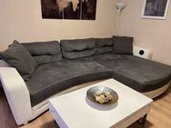 Top erhaltenes Ecksofa mit Lautsprechern und LED-Licht - Augsburg