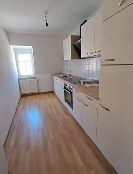 1-Raum-Wohnung 45,3 qm inkl. separater EInbauküche, Dachgeschoß, Stellplatz optional - Döbeln
