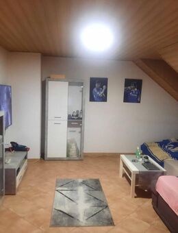 Schöne gemütliche 3-Zi-DG-Wohnung mit Wohnküche, Bad mit Dusche und Wanne - Wildenberg