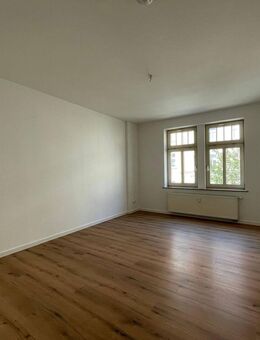 Sanierte 3 Zimmerwohnung mit neuem Fußboden + Südbalkon! - Wurzen