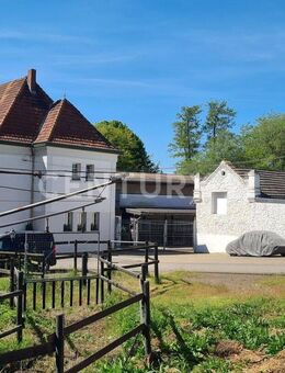 Historisches Anwesen mit 9 Wohnungen, Reithalle, Pferdeboxen & Garagen - Euskirchen