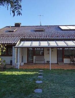 Roßtal: Mehrgenerationenhaus mit Garage in S-Bahn-Lauflage - Roßtal