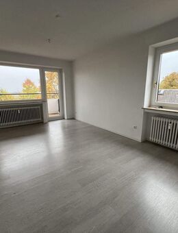 3-Zimmer-Wohnung - 75 m² Wfl. - Balkon - Aufzug - in Selb Plößberg - Selb