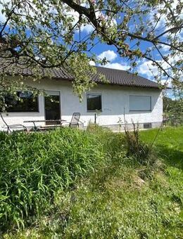 Bungalow mit Ausbaureserve und herrlichem Blick in Essinger Ortsrandlage - Essing