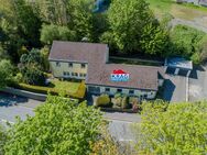 ++ KRAG Immobilien ++ Großes Wohnhaus in Bad Laasphe mit 12 Zimmern, Garten & Doppelgarage (#19225) - Bad Laasphe