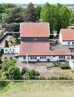 Außergewöhnliches Wohnensemble aus 3 Häusern in Niederzier - Niederzier