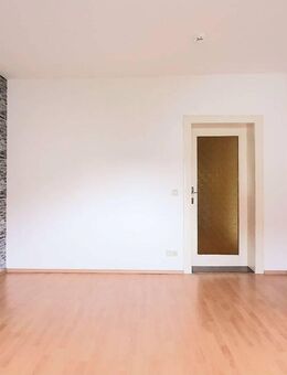 Gemütliche 3-Zimmer-Wohnung mit Balkon und Stellplatz im Hinterhof - Aschersleben