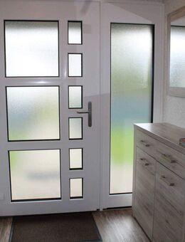 Modernisiertes Reihenbungalow in Bad Dürrheim – Wohnen auf einer Ebene mit Garten und Kamin - Bad Dürrheim